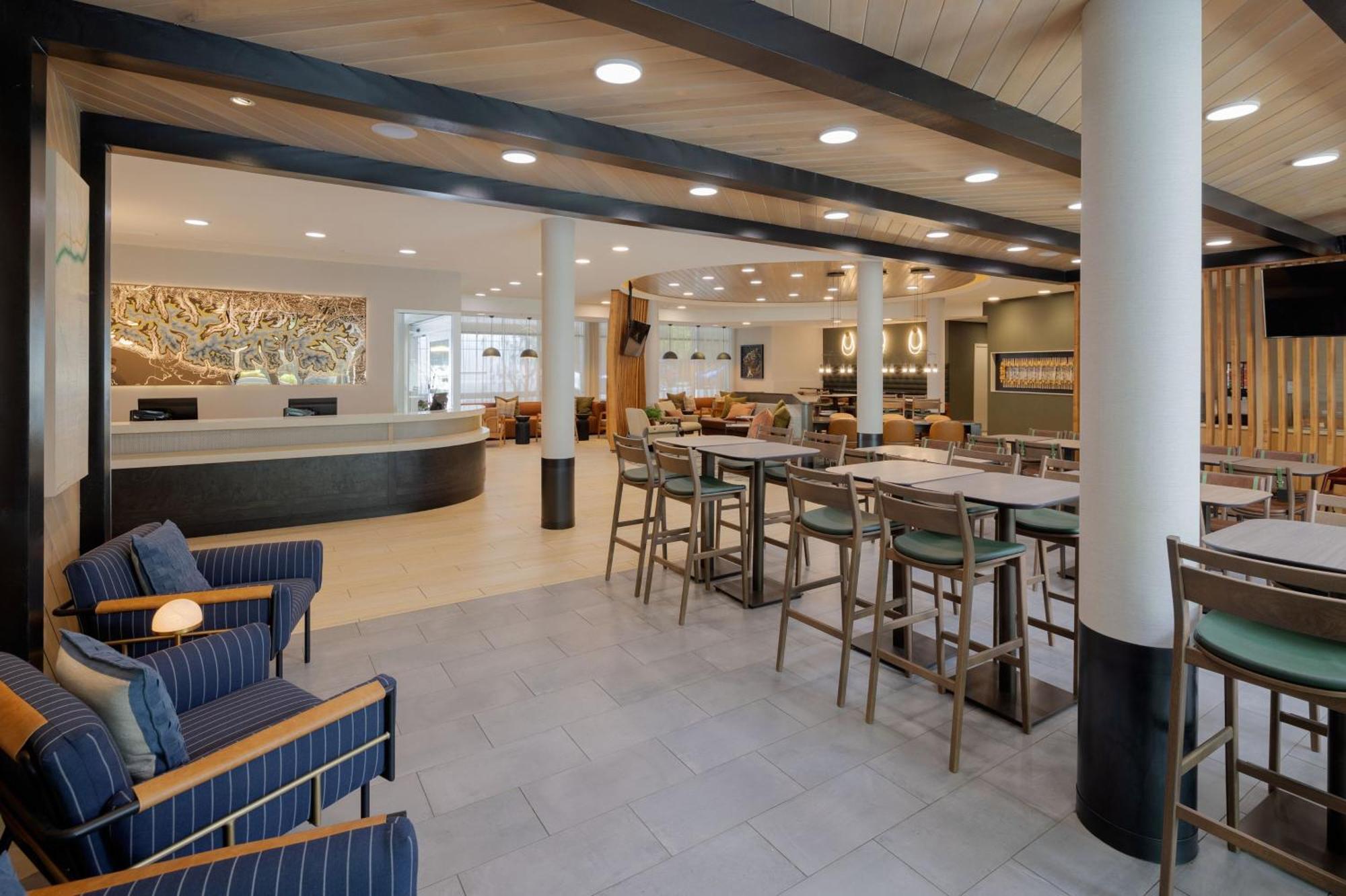 Springhill By Marriott Hole Hotel